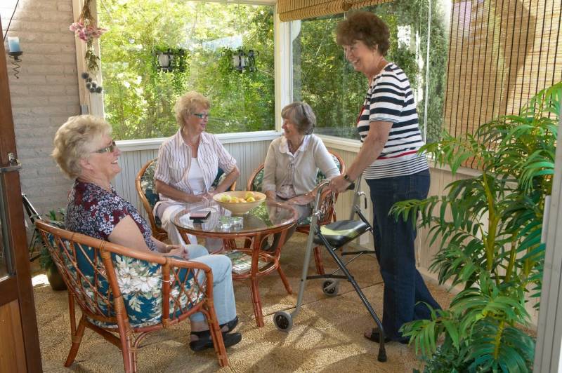 Déambulateur, canne ou fauteuil roulant, lequel choisir à Lyon et sa région ?