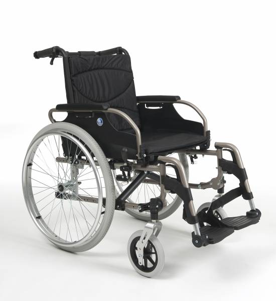 Acheter un fauteuil roulant léger avec dossier inclinable V300 30° de Vermeiren sur Lyon et sa région